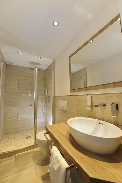 Landidyll Hotel Haus Hochstein إسلوهي الغرفة الصورة